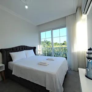 Hotel The & 